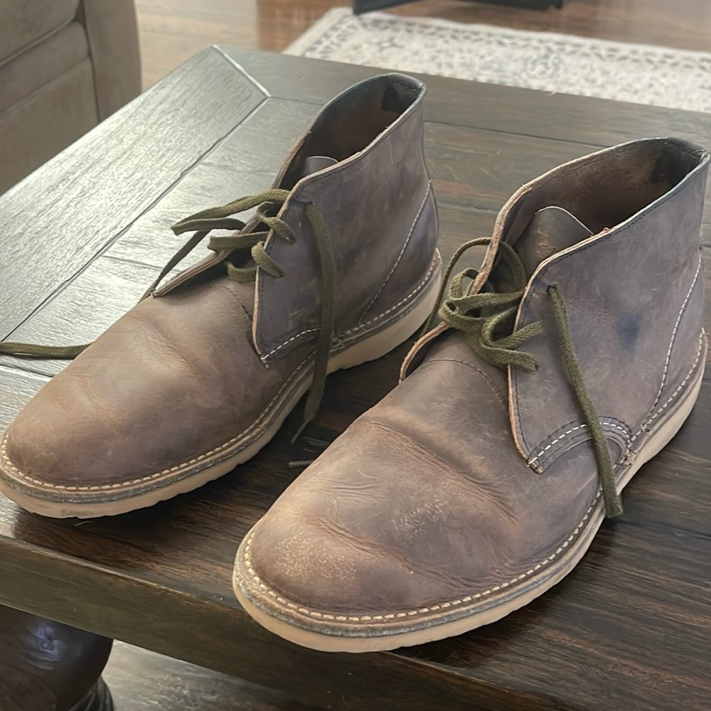 Redwing weekender chukka size 10 D. Very good condition.